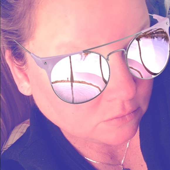 Meet your Posher, Dixie - Picture 5 of 8